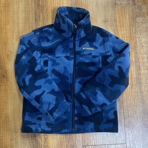 Columbia children’s blue camo fleece zip up jacket size 4-5